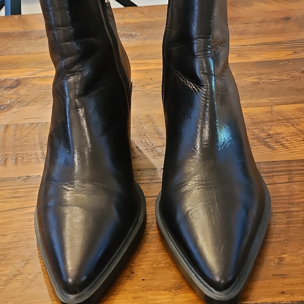 Vince Camuto Black Leather Pointed-Toe Ankle Side Zip Boots . Worn Once - Picture 11 of 12